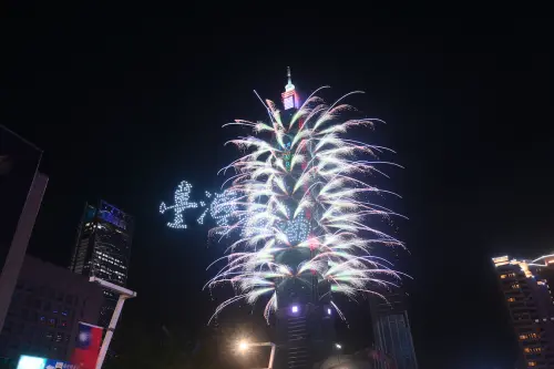 ▲2025雙十國慶101煙火＋無人機表演秀。（圖／記者林柏年攝）