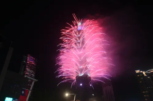 ▲2025雙十國慶101煙火＋無人機表演秀。（圖／記者林柏年攝）