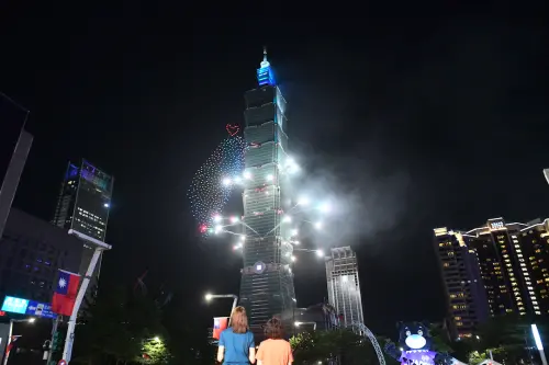 ▲2025雙十國慶101煙火＋無人機表演秀。（圖／記者林柏年攝）