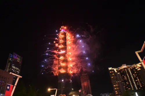 ▲2025雙十國慶101煙火＋無人機表演秀。（圖／記者林柏年攝）