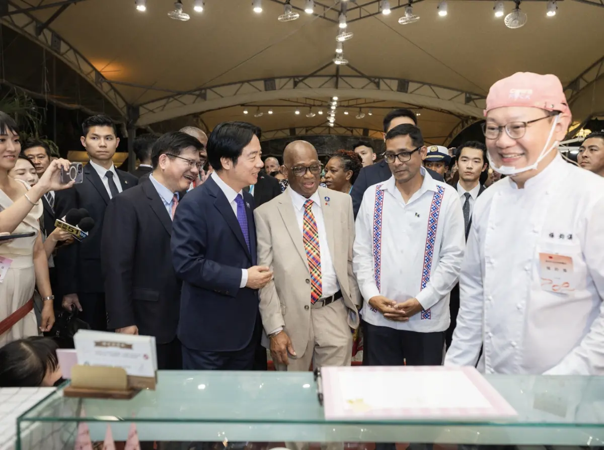 ▲國慶酒會登場！賴清德狂推外賓「這道菜」好吃。（圖／翻攝總統府）