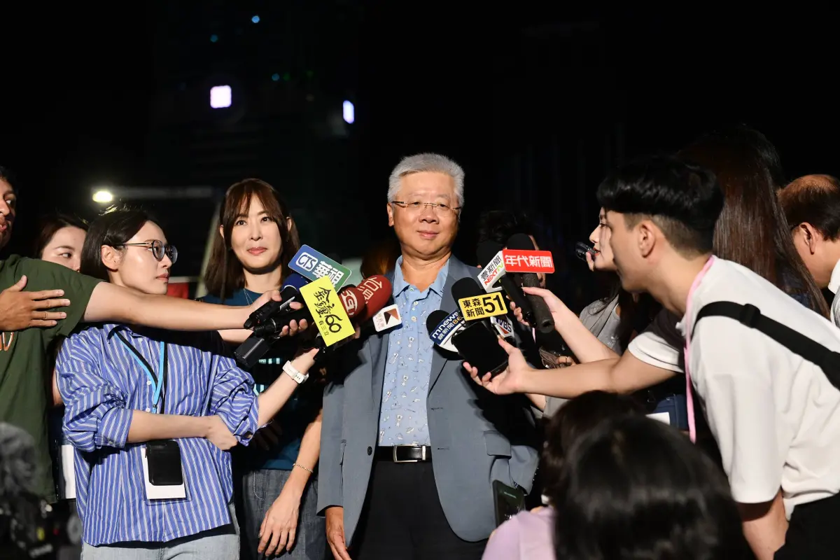 ▲台新新光金總經理林維俊（中）今（10）日表示，現在最重要是大家齊心把輝達留下。（圖╱記者林柏年攝）