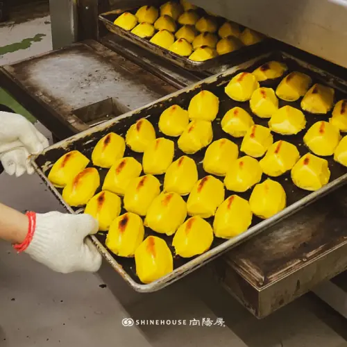 ▲向陽房「地瓜燒」用料十分講究，其選用台農57號地瓜製作，外型保留原形，講求原始天然，去除傳統吃烤地瓜時的噎喉感，吃起時相當順口。（圖／向陽房專業烘焙臉書）