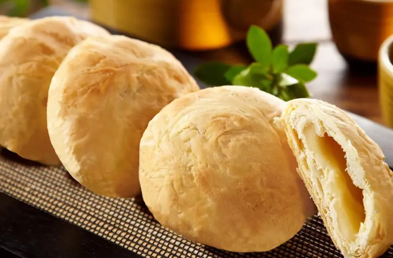 ▲太陽餅、老婆餅等都是台中人氣伴手禮，但近日有民眾推薦送禮新選擇，大讚該款美食不僅水準高又美味，甚至常常賣到缺貨，好吃到讓人上癮。（圖／太陽堂臉書）