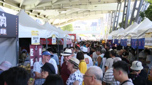 ▲台北牛肉麵節昨日登場，首日聚集79個美食攤位，引來滿滿人潮。（圖／台北牛肉麵節提供）