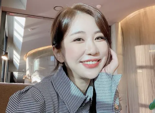 ▲金成恩現已經34歲，去年和一位圈外男性結婚。（圖／@lara_sungeun IG）