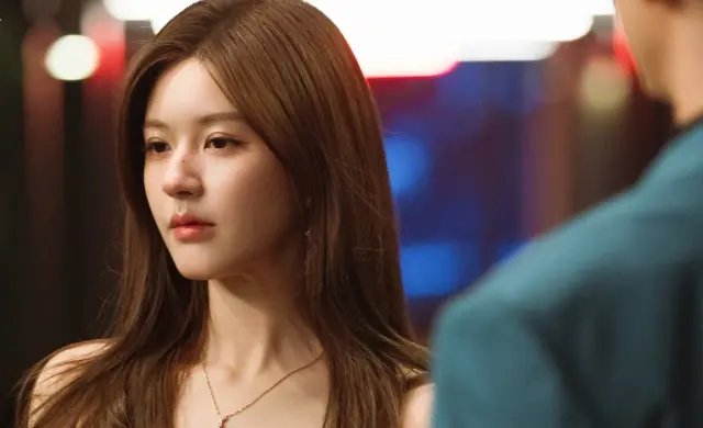 ▲趙露思新劇《許我耀眼》驚傳抄襲多部名作，還被說社群模板一比一複製《我們與惡的距離》，讓網友忍不住批評是「拼裝劇」。（圖／微博@電視劇許我耀眼）