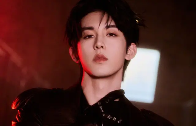 ▲郭俊辰（如圖）因被發現名下跟于朦朧一樣被註冊人頭公司，之後又在生日直播疑似「比求救手勢」，被說恐成為于朦朧第二，讓粉絲擔心急報警，而昨（10）日工作室終於發聲，否認所有謠言。（圖／微博@郭俊辰_Fiction）