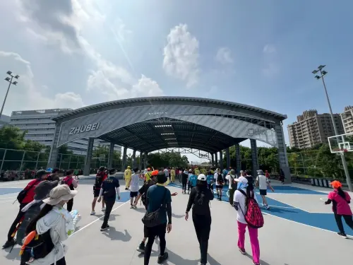 ▲白沙屯媽祖衝進竹北星際籃球場內。（圖／白沙屯媽祖臉書）