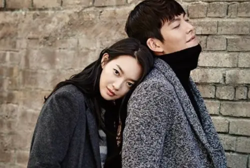 ▲金宇彬（右）走紅前與女模交往！昔罹癌後爆瘦20kg　申敏兒（左）陪他對抗病魔。（圖／翻攝自GIORDANO）