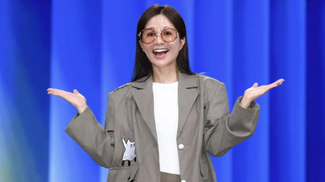 ▲吳怡霈（如圖）今（11）日出席第60屆廣播金鐘獎彩排記者會，在台上重現手斷芹菜橋段，喀喀作響的「骨折」聲超級逼真，讓人以為她發生什麼事，一旁的主持搭檔林哲修則坦言壓力不小。（圖／三立提供）