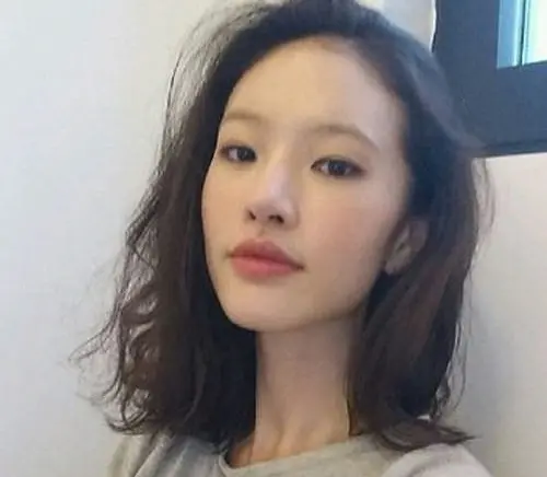 ▲金宇彬走紅前與女模劉智安（如圖）交往！昔罹癌後爆瘦20kg　申敏兒陪他對抗病魔。（圖／劉智安IG）