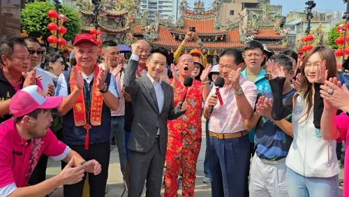 ▲何志偉前往桃園八德景福宮參與大甲媽到桃園的遶境活動。（圖／何志偉辦公室提供）