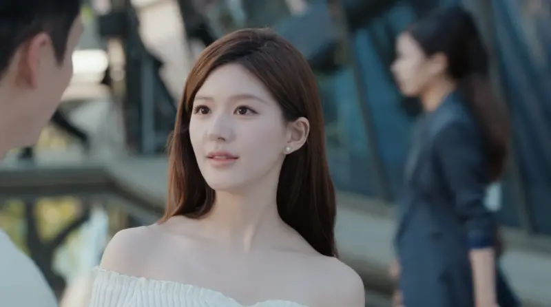 ▲中國女星趙露思（如圖）今年深陷與前東家的合約風波，但仍憑藉新劇《許我耀眼》再度翻紅，如今傳出有金主願意砸17億台幣違約金幫趙露思贖身。（圖／Netflix）