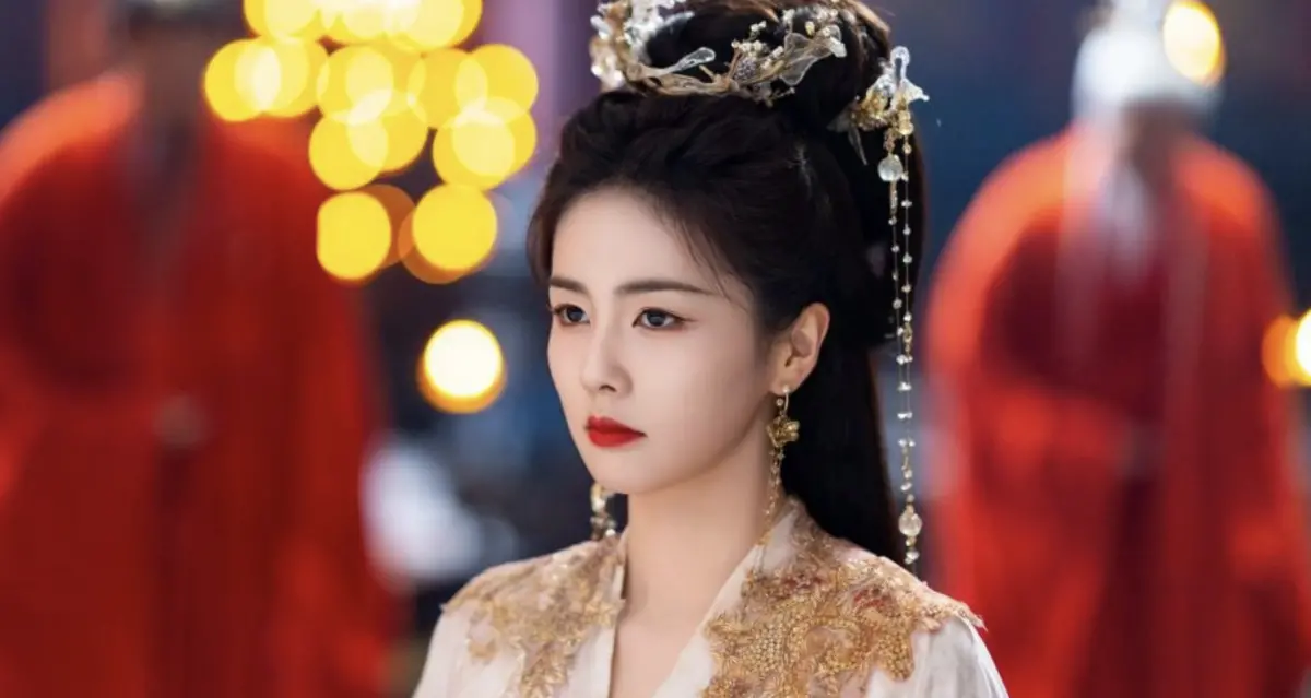 ▲中國女星白鹿（如圖）近期自爆《莫離》殺青後就離患怪病，暴瘦剩43公斤，還崩潰找不出病因，坦言未來會暫時休息一段時間。（圖／摘自《莫離》片段）