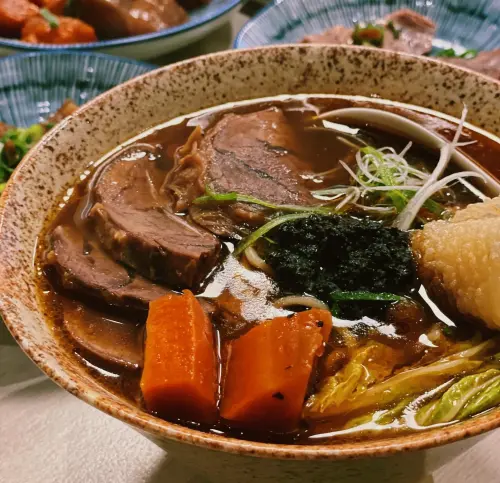 ▲竣師父去年以松露風味牛肉麵，獲得台北國際牛肉麵節樂齡創意組金牌。（圖／翻攝竣師父臉書）