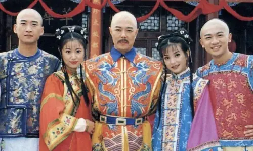 ▲林心如在瓊瑤劇《還珠格格》飾演紫薇一角爆紅，劇中她將角色詮釋得溫柔婉約、楚楚可憐。（圖／翻攝自劇照）