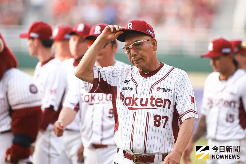 ▲樂天桃猿總教練古久保健二率隊殺入台灣大賽，將迎戰由平野惠一領軍的中信兄弟，寫下中職36年來新紀錄。（圖／記者葉政勳攝 ,2025.10.11）