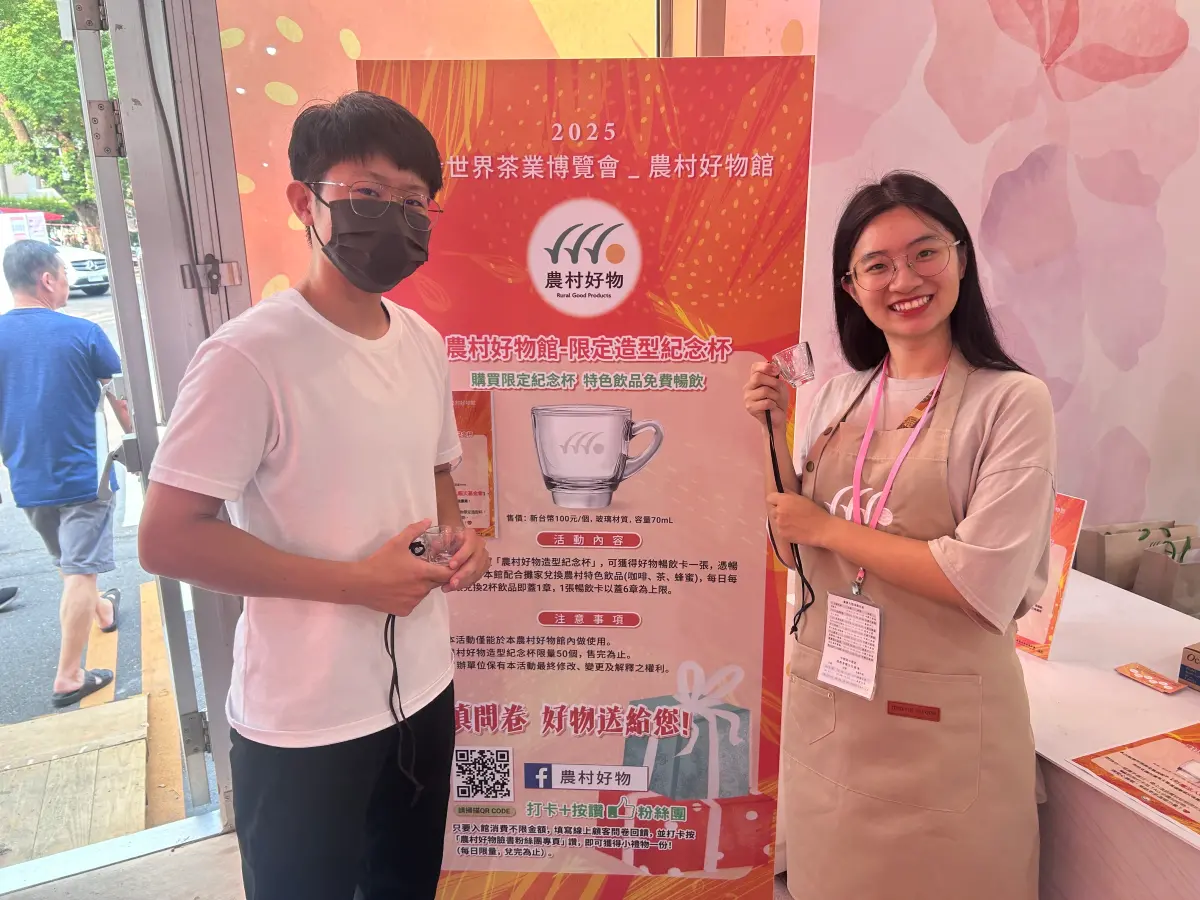 ▲響應公益關懷，主題館推出限量「造型玻璃杯」，義賣所得，連同館內業者所捐贈愛心款項，全數損助花蓮災區。（圖／業者提供）