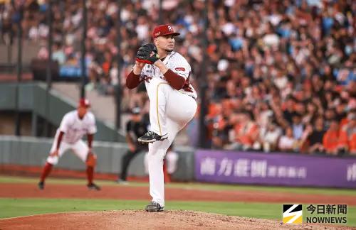 ▲樂天桃猿先發投手威能帝季後挑戰賽先發4.2局失6分。（圖／記者葉政勳攝 ,2025.10.11）