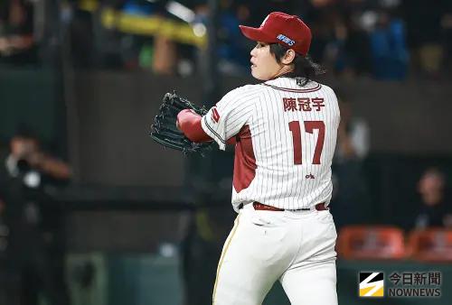 ▲樂天桃猿後援投手陳冠宇中繼1局無失分。（圖／記者葉政勳攝 ,2025.10.11）