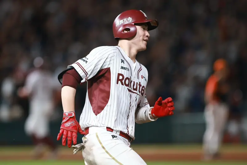 ▲樂天桃猿年輕捕手宋嘉翔本場3度建功，賽後談到最後一個打席想法，直接霸氣喊話：「我不想繼續打下去了，在想著要直接終結比賽。」（圖／記者葉政勳攝 ,2025.10.11）