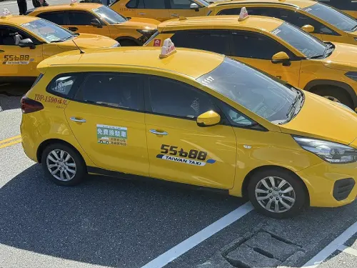 ▲55688響應交通部，成立每日20台免費接駁車。（圖／大車隊）