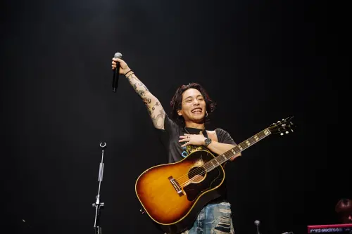 優里宣布搬來台灣！100分鐘熱唱感動萬人：希望歌能成為你們力量
