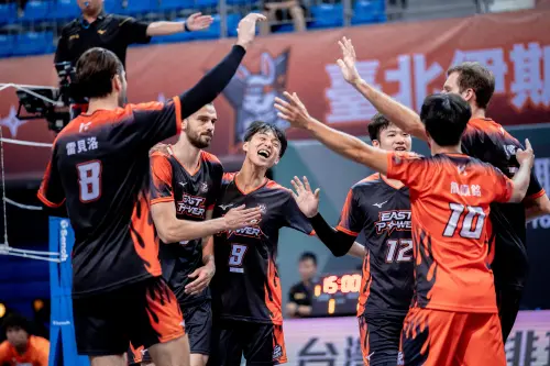 ▲第二局伊斯特逐漸找回節奏，在范鍾坪圻的防守撐起下，高偉誠、曾祥銘多次突破得手，加上天鷹發球失誤增多，最終伊斯特以25：22扳回一城。（圖／TPVL提供）