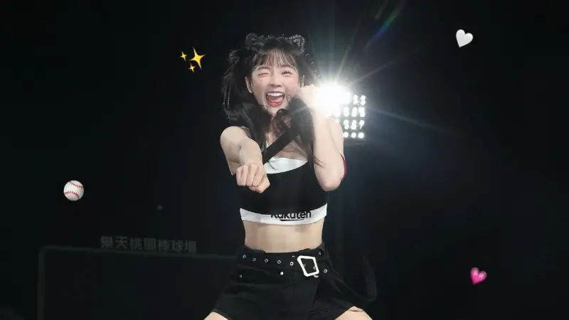 ▲樂天桃猿推進隊長籃籃昨（11）日在桃猿主場感動落淚，讓不少粉絲大讚她「真性情」，跟著《NOWNEWS今日新聞》一起認識這位曾赴韓追夢，藝名源自曹西平，最後誤打誤撞進到球場，如今成為球迷心中最真實的女神籃籃。（圖／翻攝自籃籃IG限動@lan0716）