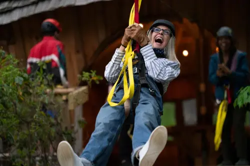 ▲奧斯卡影后黛安基頓（如圖）人生中最後的電影作品是2024年的《高年級夏令營》。（圖／翻攝自Myvedio）