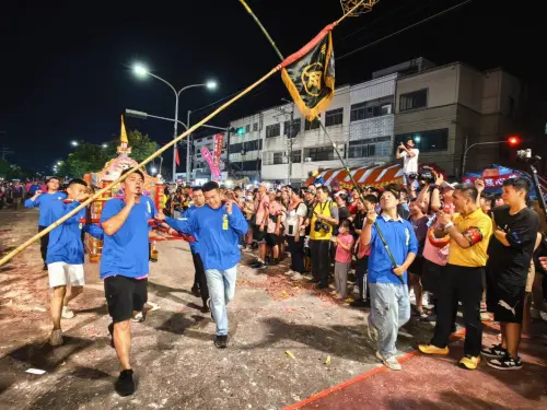 ▲回鑾重頭戲梧棲當地民俗活動「跑大轎」比賽(圖／民政局提供2025.10.12)