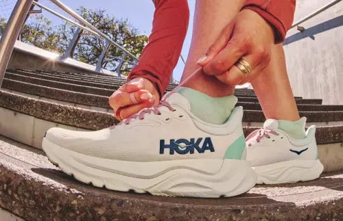 ▲HOKA雖然設計新穎，卻一度被稱作是「醜怪鞋」，但近年來卻突然逆襲爆紅。（圖／HOKA ONE ONE臉書）