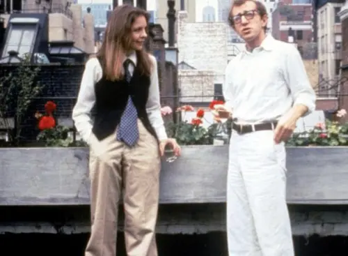 ▲黛安基頓（左）與伍迪艾倫（右）合作的《安妮霍爾》，成為奧斯卡金像獎大贏家，也讓他們雙雙成為小金人得主。（圖／摘自IMDb）