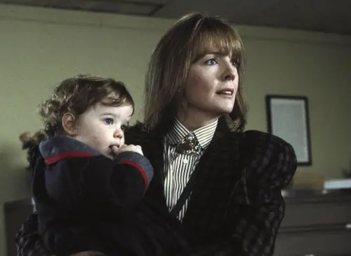 ▲《嬰兒炸彈》讓黛安基頓（右）成功轉型，銀幕形象變得更親民，也在喜劇的領域更有代表地位。（圖／摘自IMDb）