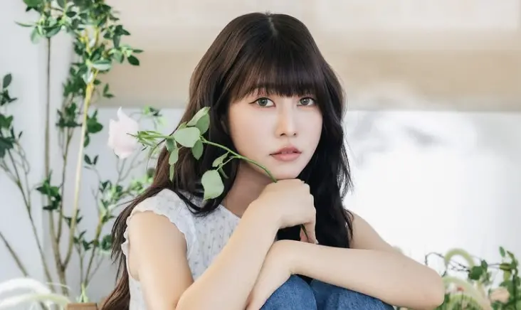 ▲阿部瑪利亞（如圖）日前上傳影片，分享日本超商7-11、全家、Lawson必買清單，以當地人身份幫粉絲避雷，加碼分享逛Lawson的小撇步，看見商品有1標誌保證不踩雷。（圖／翻攝自IG _abedesu）