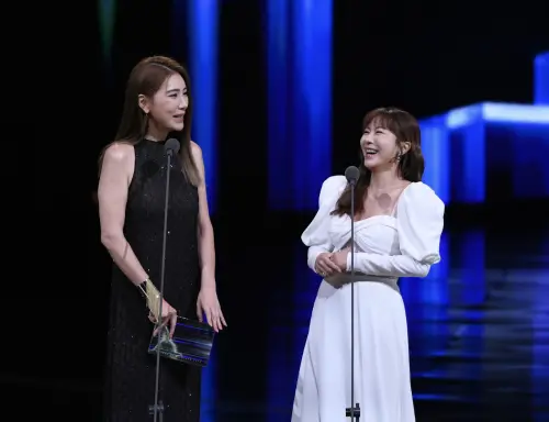 廣播金鐘獎／佩甄深V中空辣翻小禎！頒獎不忘1事　聊到超時趕下台
