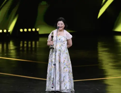 廣播金鐘獎／哥哥倪敏然啟蒙！70歲倪蓓蓓淚奪特別貢獻　全場鼓舞
