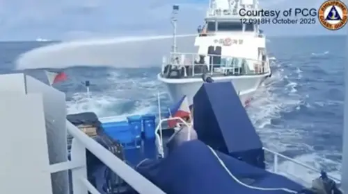 南海再起衝突！中國海警船水砲攻擊後撞菲律賓船艦
