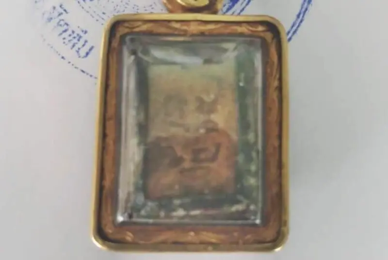 ▲泰國一名男子假扮成佛牌專家，偷走了價值超過200萬泰銖的佛牌。（圖／翻攝自The Thaiger）