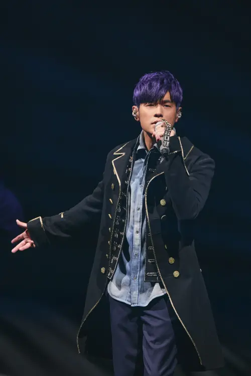 ▲周杰倫（如圖）昨（11）日晚間在上海完成最後一場《嘉年華》世界巡回演唱會，一連唱了40多首歌的他，還加碼唱了2首安可曲。（圖／杰威爾音樂提供）