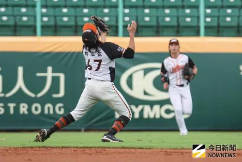 ▲統一獅季後賽3戰發生7次失誤，G3的3次失誤付出慘痛代價。（圖／記者朱永強攝 ,2025.10.12）