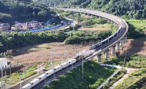 中寮鐵路旅客破6千萬人次！115國旅客搭火車遊東南亞
