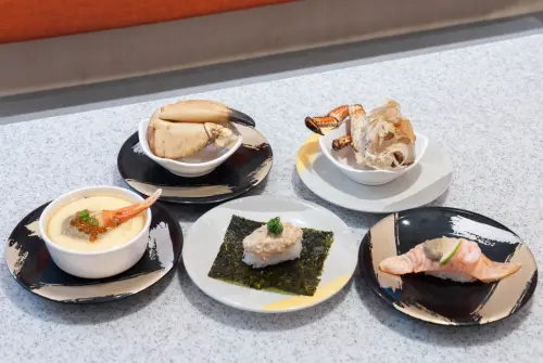 ▲這5款螃蟹品項，爭鮮迴轉壽司、爭鮮PLUS都吃得到。（圖／爭鮮提供）