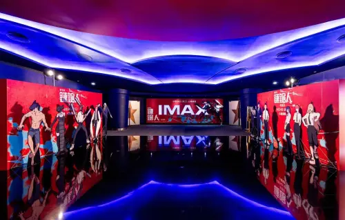 ▲美麗華影城內部有大量鏈鋸人裝飾與大海報，相當適合到場拍照打卡。（圖／美麗華影城臉書）