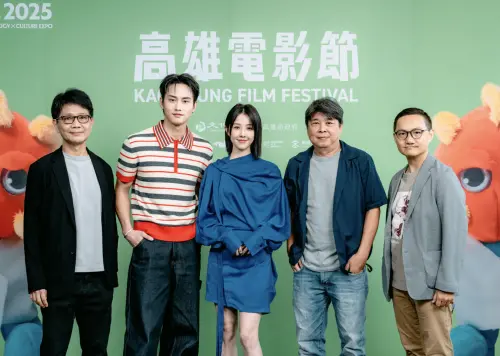 ▲《人浮於愛》原著侯文詠（左起）、范少勳、邵雨薇、導演徐輔軍、製作人柯俋森出席高雄電影節「神祕場」活動。（圖／高雄電影節提供）