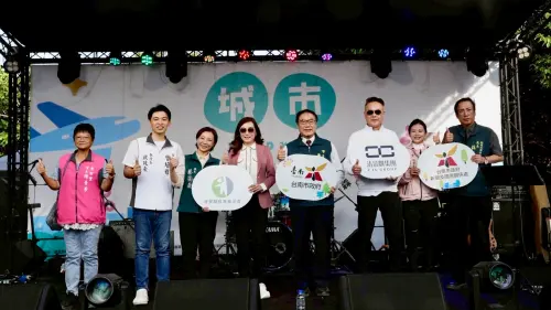 ▲「2025城市探險計畫」10/11及10/12兩日在台南崇賢公園登場，活動首日就引爆朝聖人潮，台南市長黃偉哲亦親臨現場與市民同樂。（圖／清景麟集團提供）