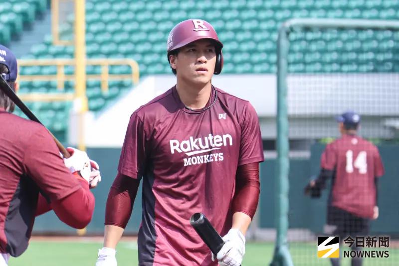 ▲樂天桃猿外野手林立在季後賽G3從板凳出發。（圖／記者朱永強攝 ,2025.10.12）