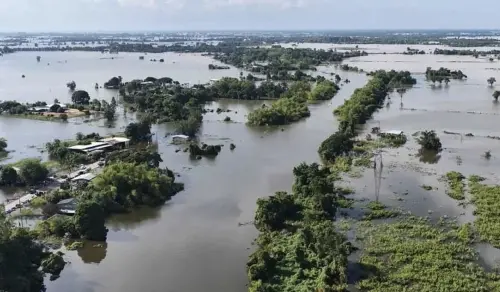 ▲泰國中部平原8個府持續受淹水影響，包括大城府、巴吞他尼府等地，共有34萬居民受災。（圖／翻攝自Bangkok Post）