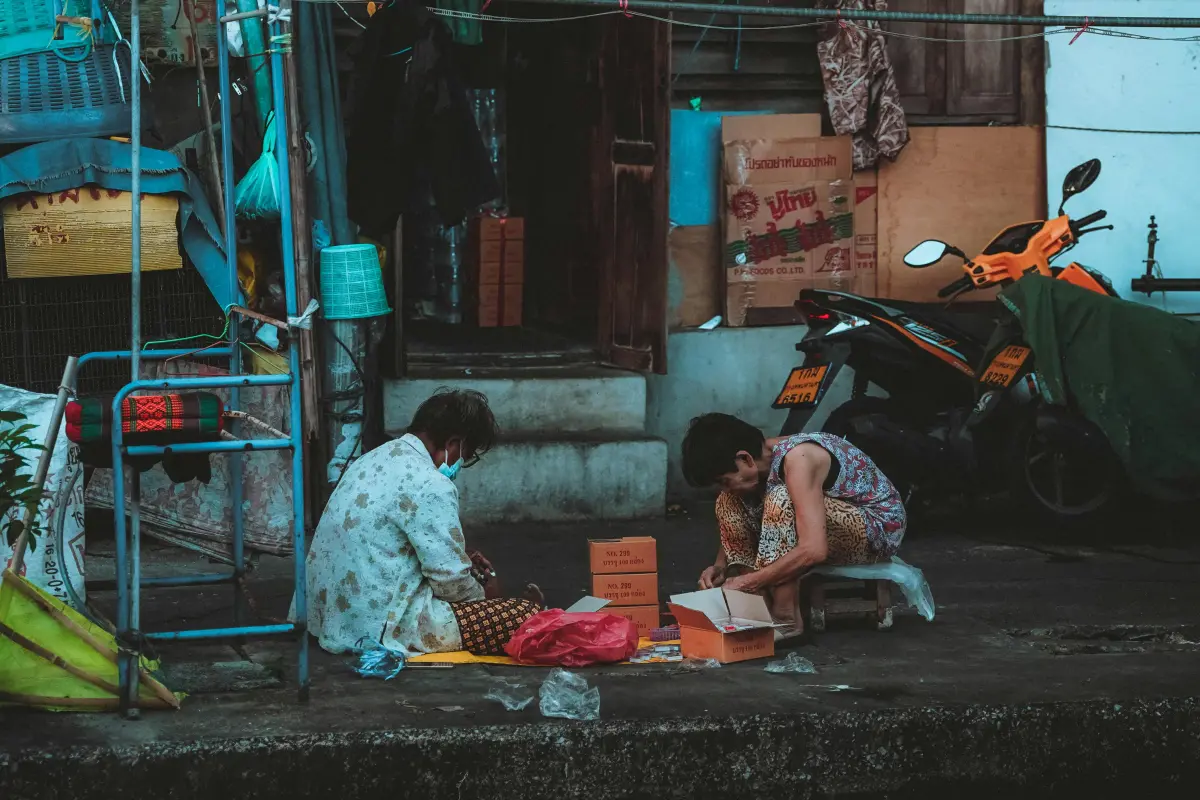 ▲超級民意調查顯示，43.7％泰國民眾感到痛苦多於幸福，反映社會普遍存在負面情緒和焦慮感。（圖／取自Pexels）